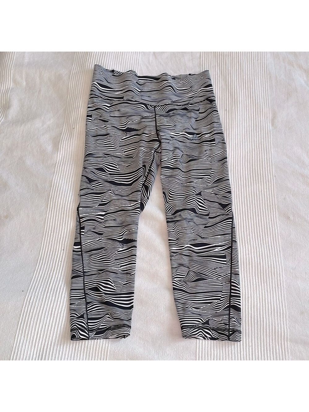 ADIDAS Climalite Black and White Printed Crops Size Medium